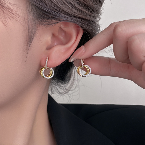 ティファニーアクセサリー着用イメージ